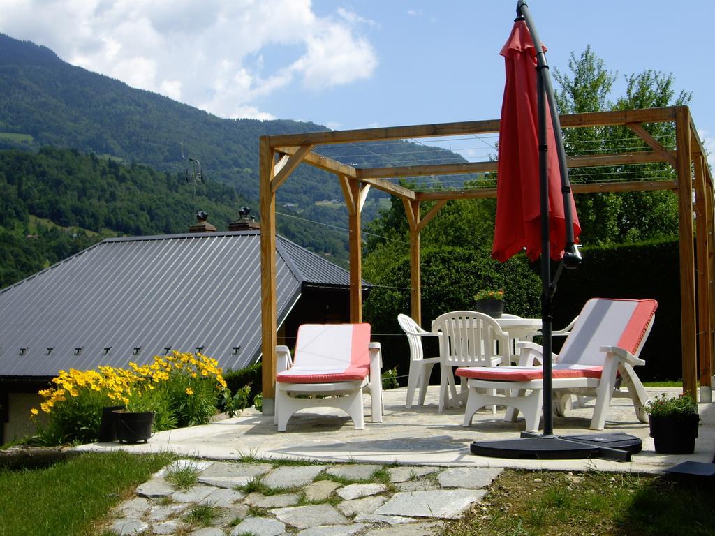 Chambres d'Hôtes Les Pierres Taillées Thénésol Exterior foto